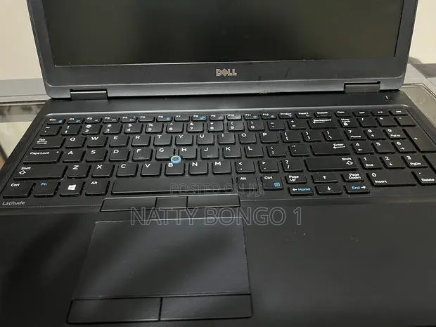 Laptop Dell Inspiron 15 5580 8GB Intel Core i5 SSD 256GB · Photo 1