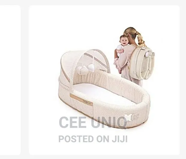Baby Travel Bassinet · Photo 1