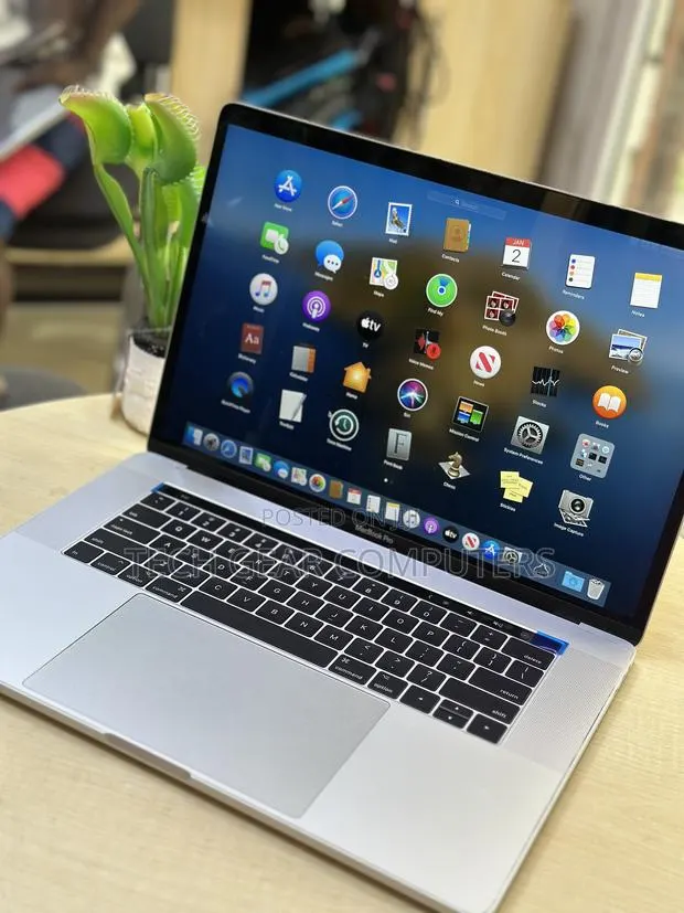 Laptop Apple MacBook Pro 2017 16GB Intel Core i7 SSD 512GB · Photo 1