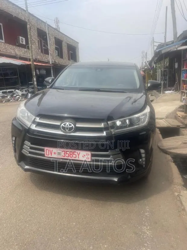 Toyota Highlander LE 4x2 (2.7L 4cyl 6A) 2018 Black · Photo 1