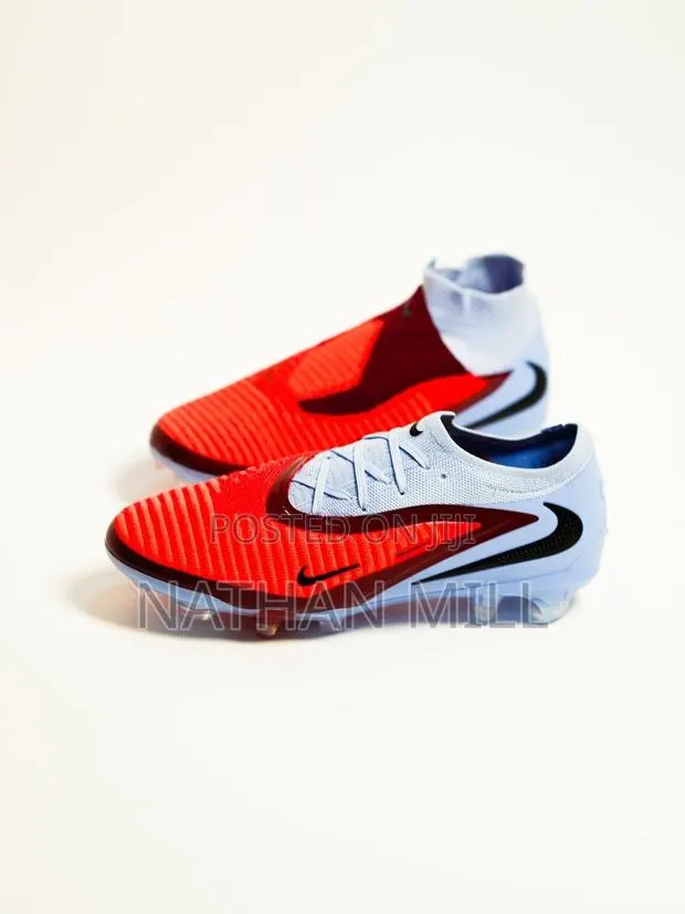 Nike Phantom Football Boots · Photo 1