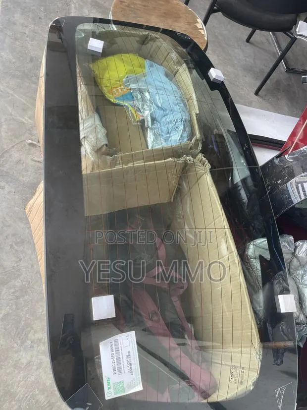 Mercedes Benz C300 2022(206) Back Glass · Photo 1