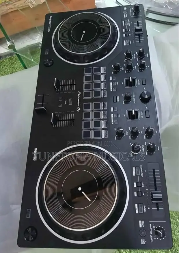 Pioneer Dj Ddj-rev1 2-deck Serato Dj Controller. · Photo 1