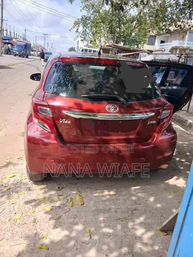 Toyota Vitz 2017 Brown · Photo 1