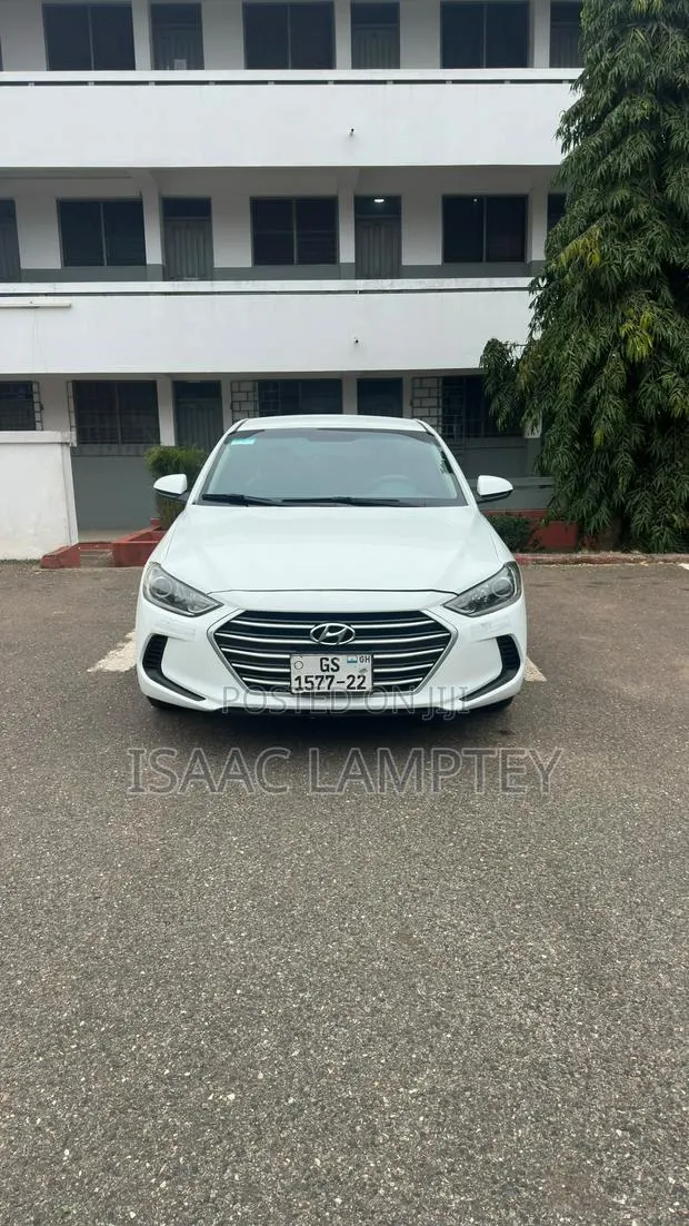 Hyundai Elantra 2017 White · Photo 1