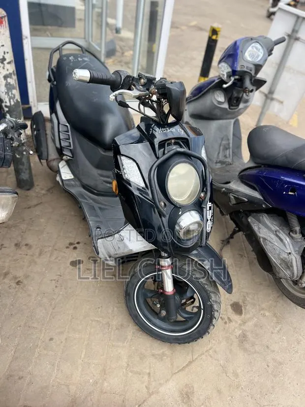 Piaggio Scooter 2024 Black · Photo 1