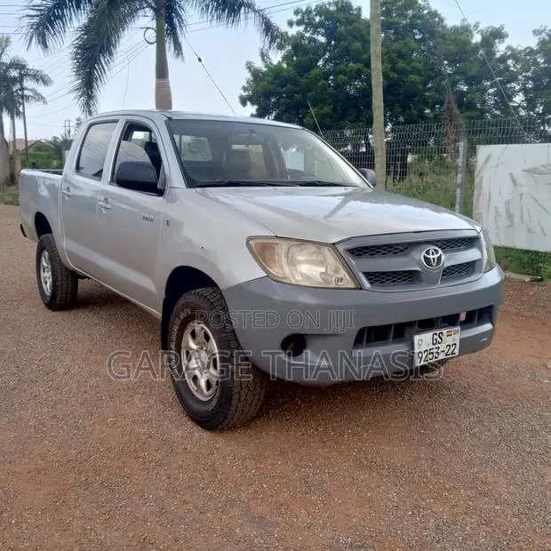 Toyota Hilux 2.5 D-4D Double Cab 2008 Silver · Photo 1