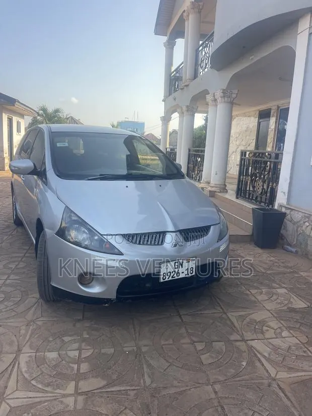 Mitsubishi Grandis 2.0 Di-D 2006 Gray · Photo 1