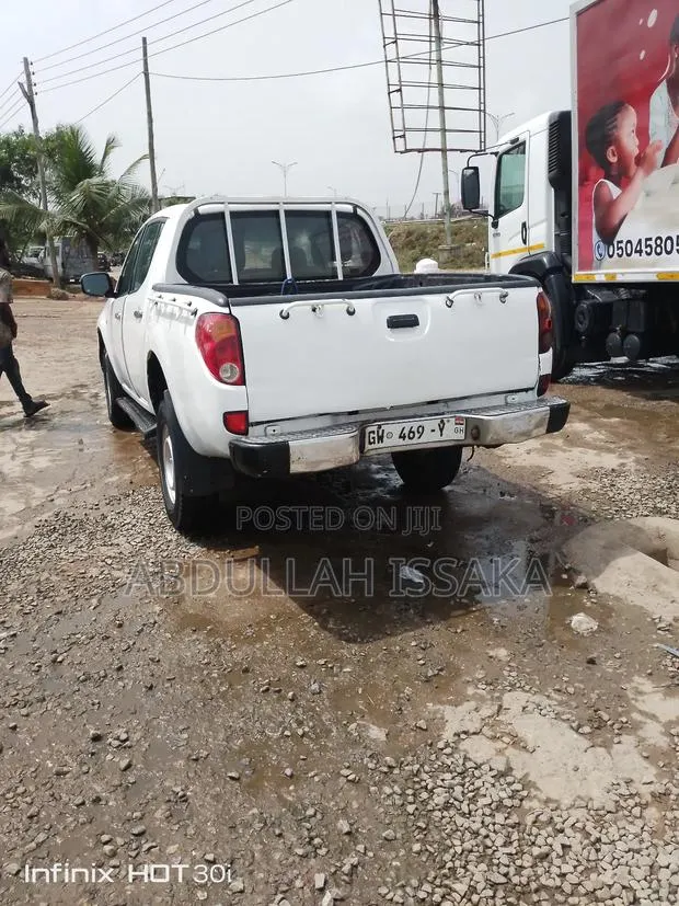 Mitsubishi L200 Club Cab 2.5 136hp 4WD 2007 White · Photo 6