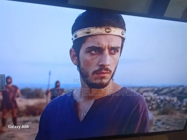 Samsung 43” Smart Tv With Sleek Modern Design · Photo 1