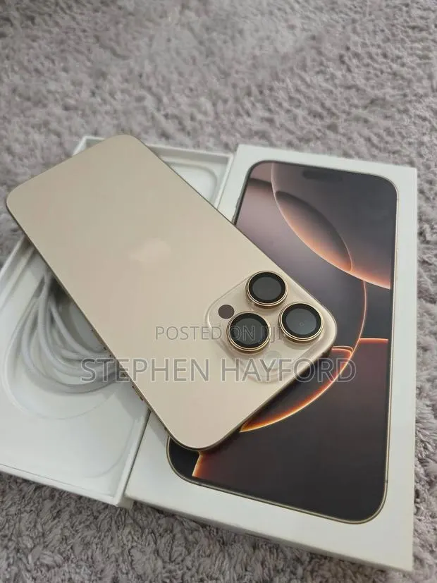 Apple iPhone 16 Pro Max 256 GB Gold · Photo 1