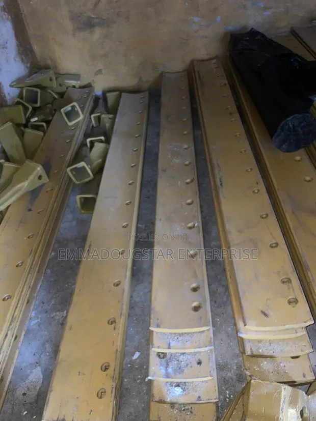 Cat Grader Blades · Photo 1