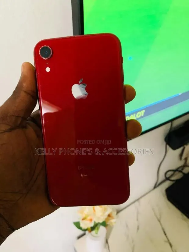 Apple iPhone XR 64 GB Red · Photo 1