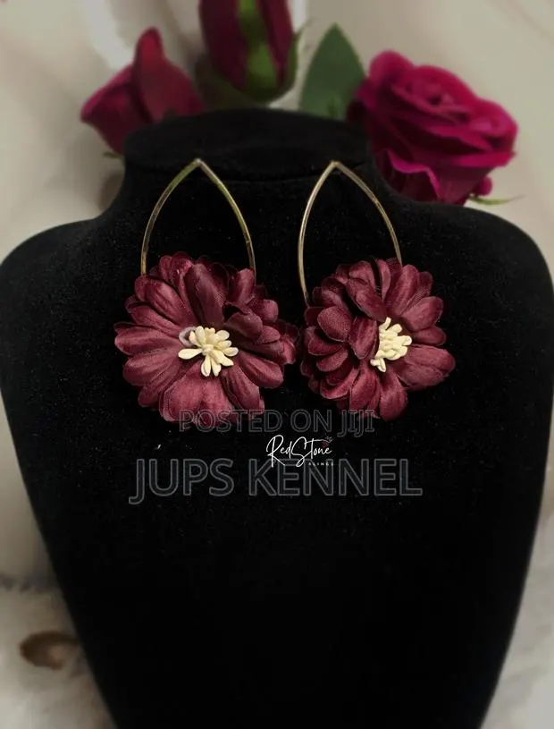 Earrings (Flower) · Photo 1