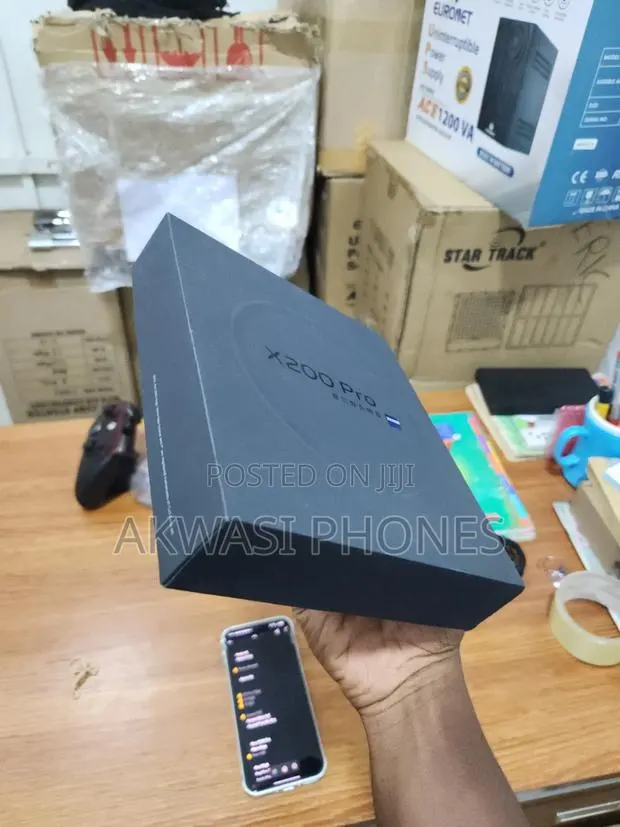New Vivo X200 Pro 512 GB Black · Photo 1
