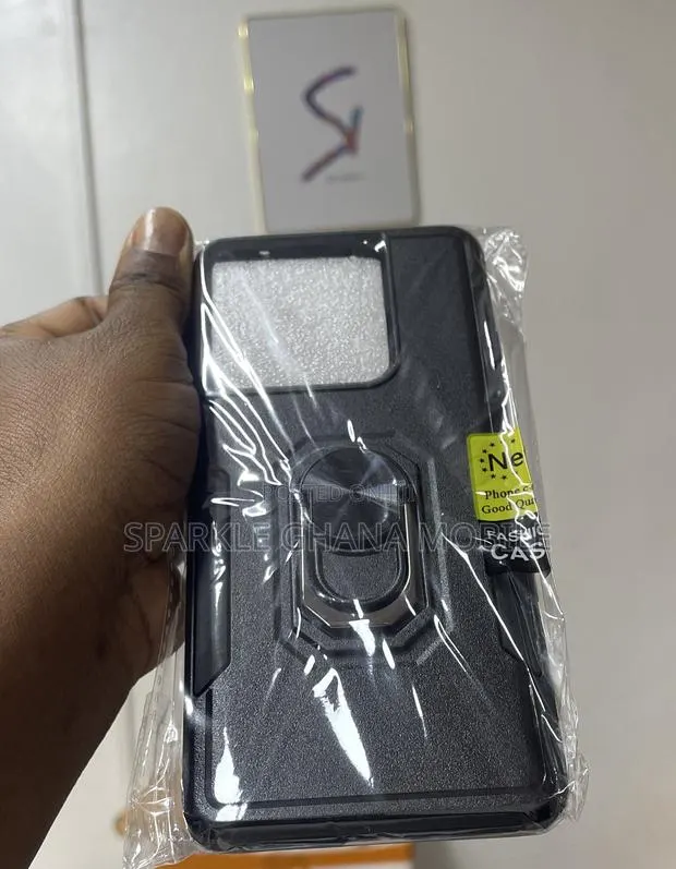 Motorola Moto Edge 2025 Fashionable Phone Case (Black) · Photo 1