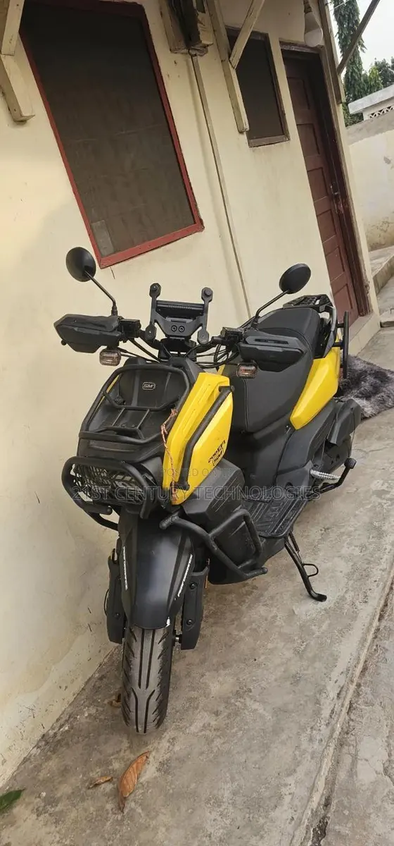 Motorcycle 2025 Gold · Photo 1