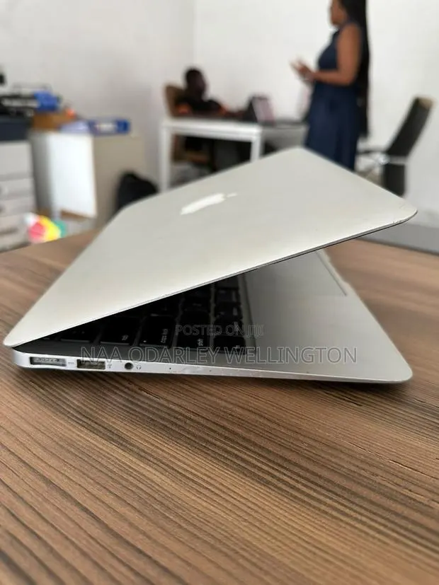 Laptop Apple MacBook 2015 4GB Intel Core i5 SSHD (Hybrid) 128GB · Photo 1