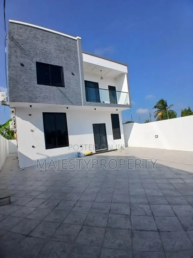 4bdrm House in Batsona, Baatsona Total for sale · Photo 1