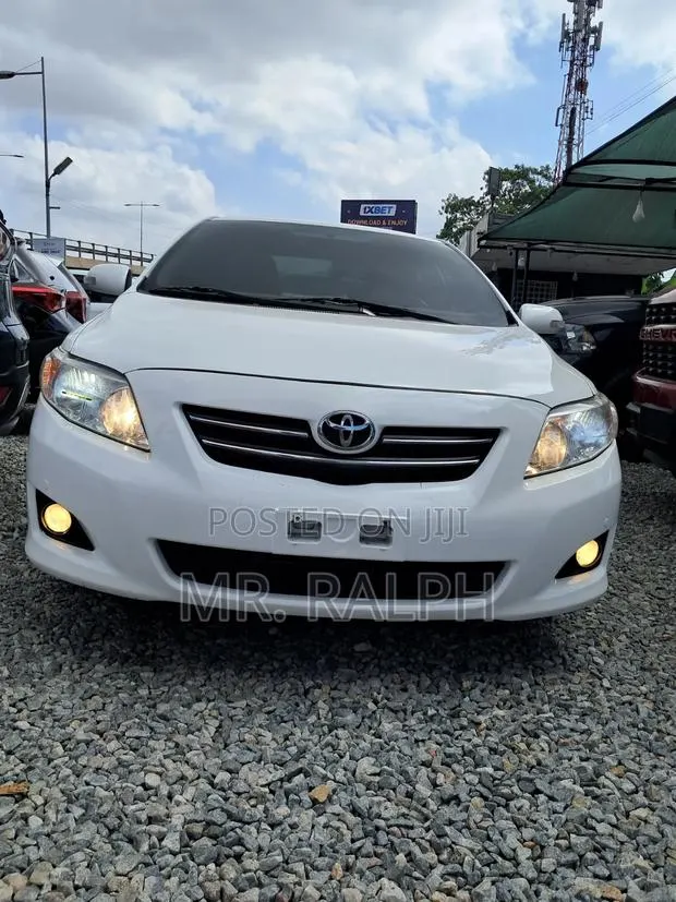 Toyota Corolla Altis 2010 White · Photo 1