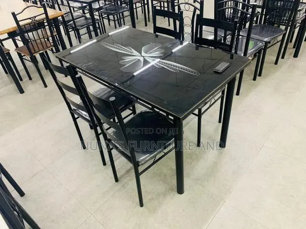 Diningset / Dining Table · Photo 1