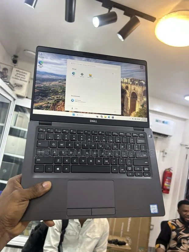 Laptop Dell Latitude 5300 8GB Intel Core i5 SSD 256GB · Photo 1