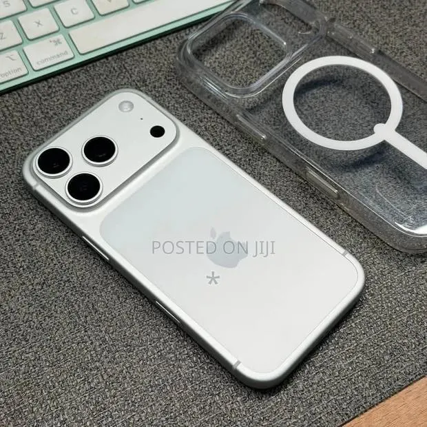 Apple iPhone 17 Pro Max 512 GB Silver · Photo 1
