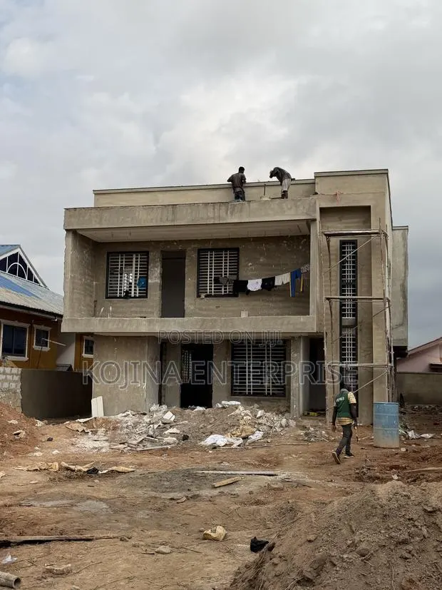 Furnished 5bdrm Townhouse/Terrace in Daban, Kumasi Metropolitan · Photo 1