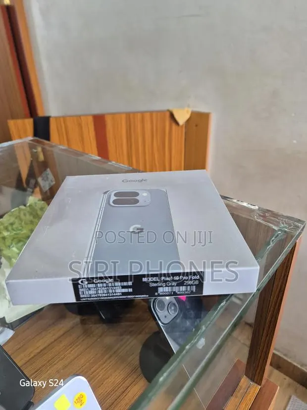 New Google Pixel 10 Pro Fold 256 GB Gray · Photo 1