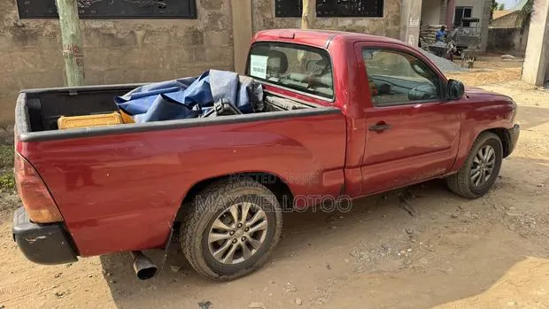 Toyota Tacoma Regular Cab 2006 Red · Photo 1