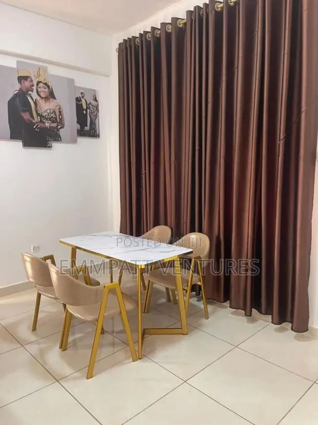 4 Solid Seater Dining Set · Photo 1