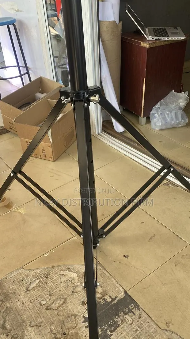 Double Bar Light Stand · Photo 2