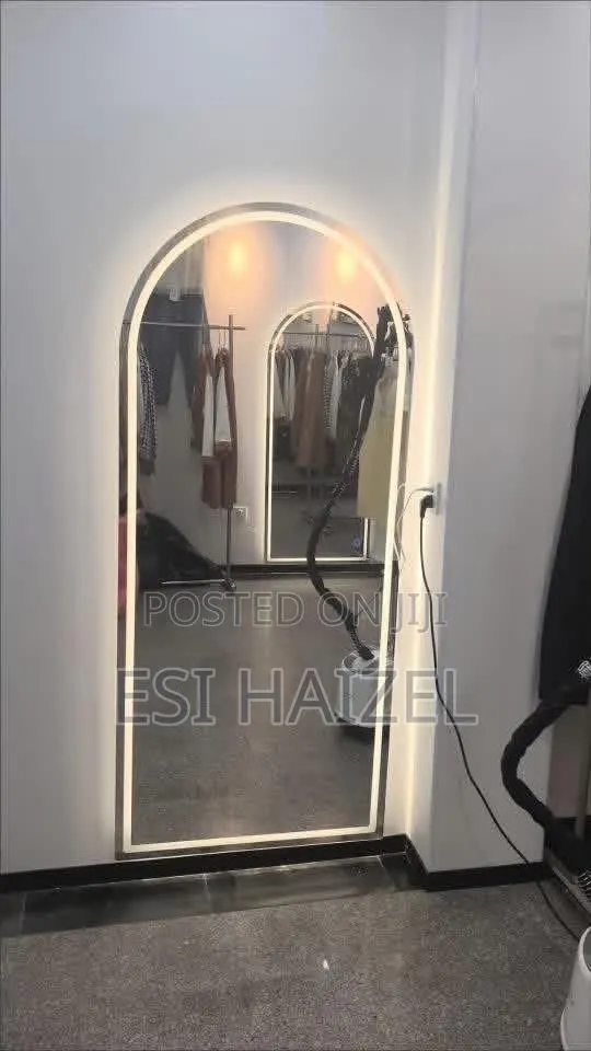 Led Mirror · Photo 1