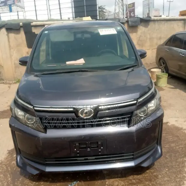 Toyota Voxy 2017 Black · Photo 1