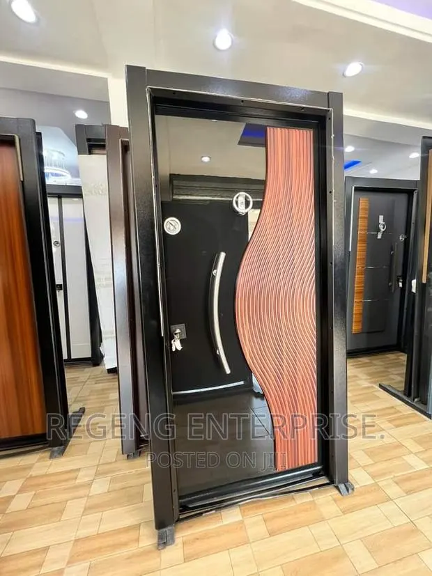 Quality Luxury Security Door, With Accessories. · Photo 1