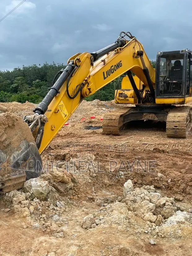 Liugong Excavator · Photo 1