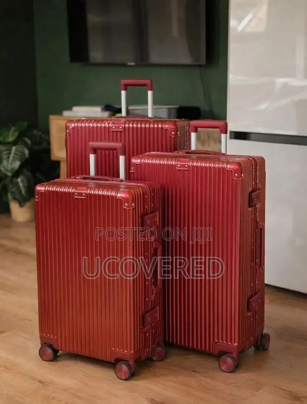 High-Quality Aluminum Suitcases Featuring Hard Shells · Photo 1
