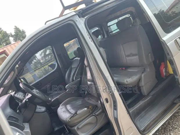 Hyundai Grand Starex · Photo 2