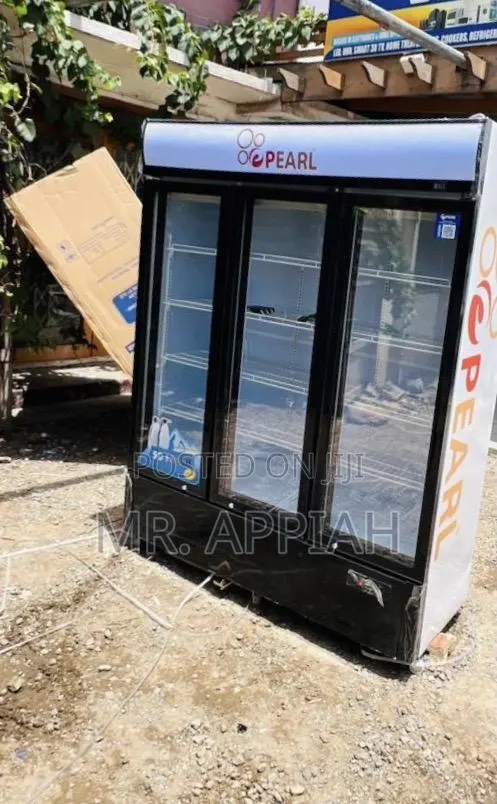 Check Out Pearl PVC-1540-28ab 3 Door Electric Beverage Cooler · Photo 1