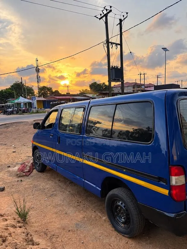 Toyota HiAce 2008 Blue · Photo 1