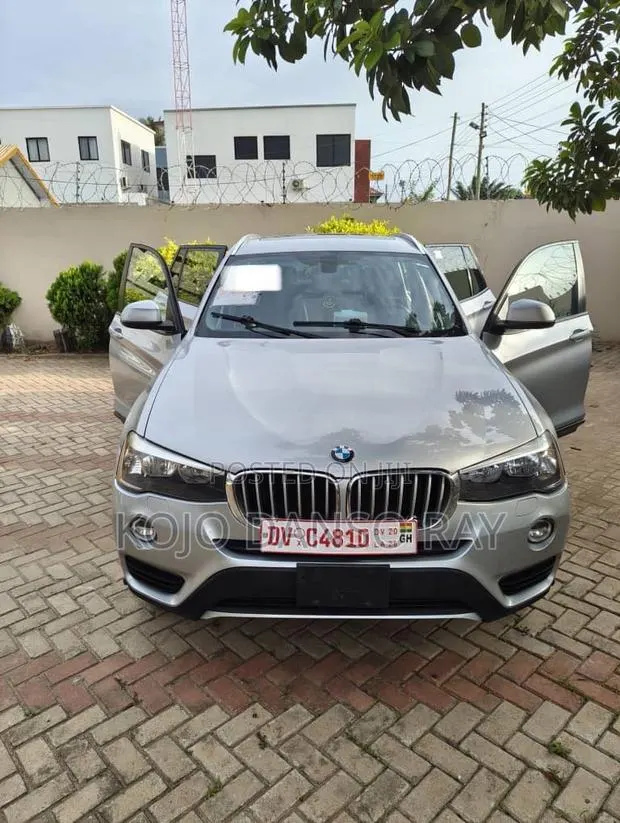 BMW X3 xDrive28i 4dr SUV AWD (2.0L 4cyl Turbo 8A) 2015 Silver · Photo 1