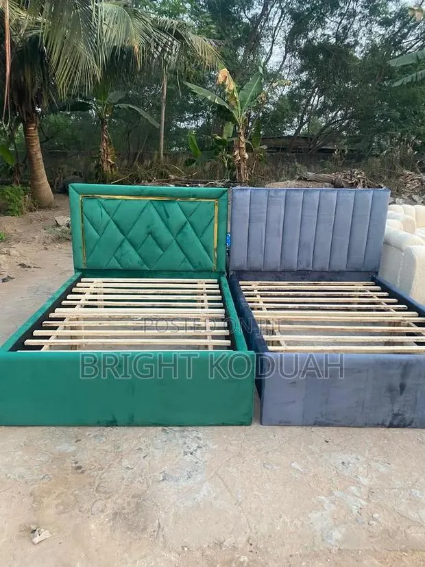 Fine Green Double Bed Frame · Photo 1