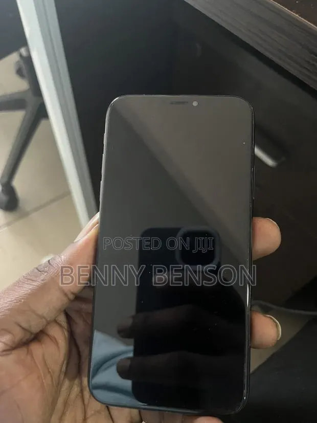 Apple iPhone X 64 GB Black · Photo 1