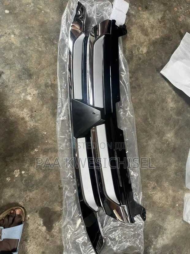 Mitsubishi Outlander 2017 2018 Front Bumper Grille · Photo 1