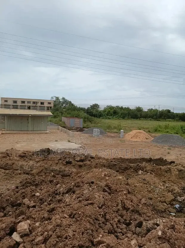 Roadside 6 Plots at Tema Community 25 for Sale · Photo 1