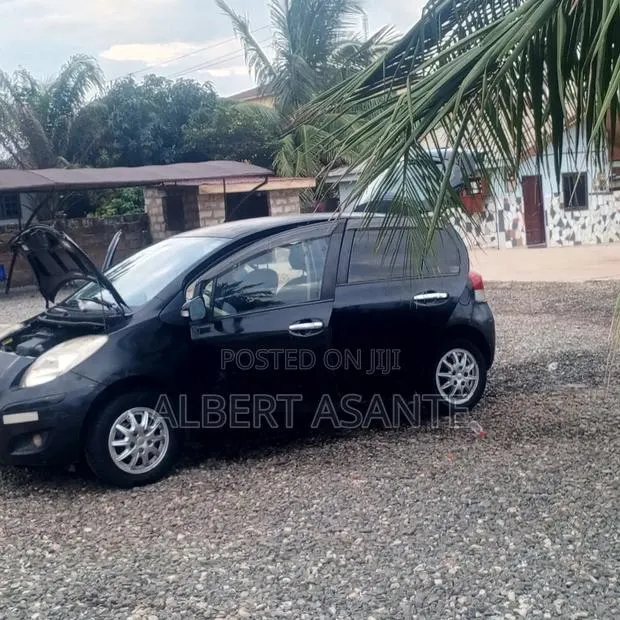 Toyota Vitz 2009 Black · Photo 1
