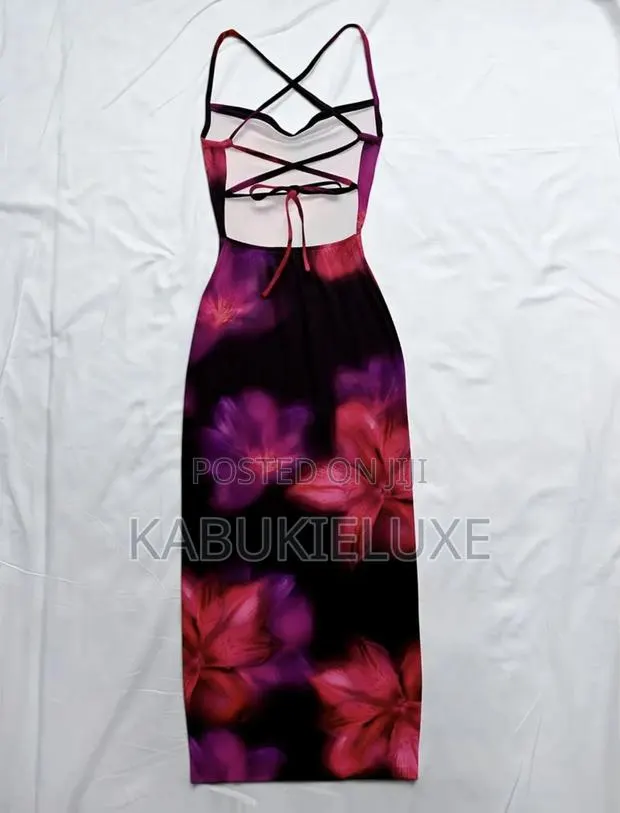 Elegant Backless Floral Maxi Dress · Photo 1