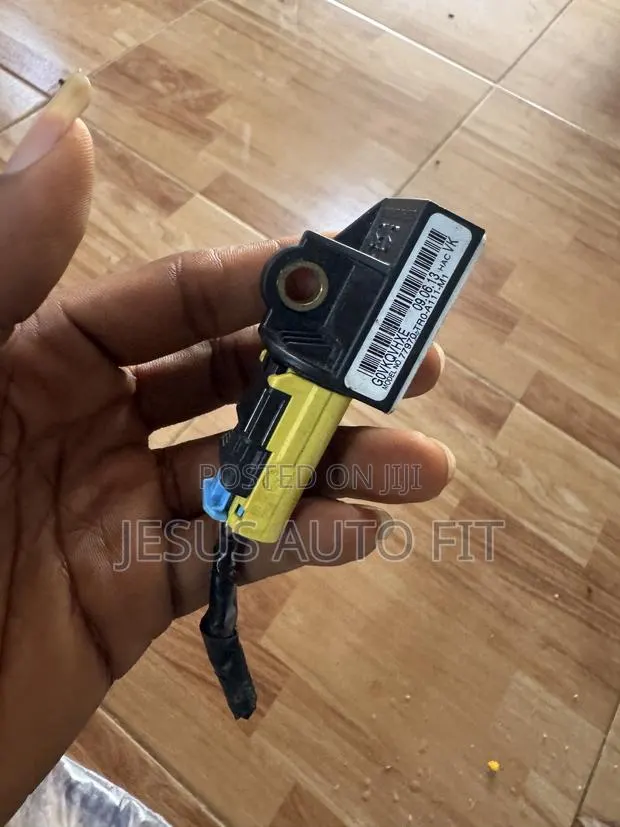 Honda Civic 2012-2016 Airbag Impact/Crash Sensor SRS (77970-Tr0-A11) · Photo 1