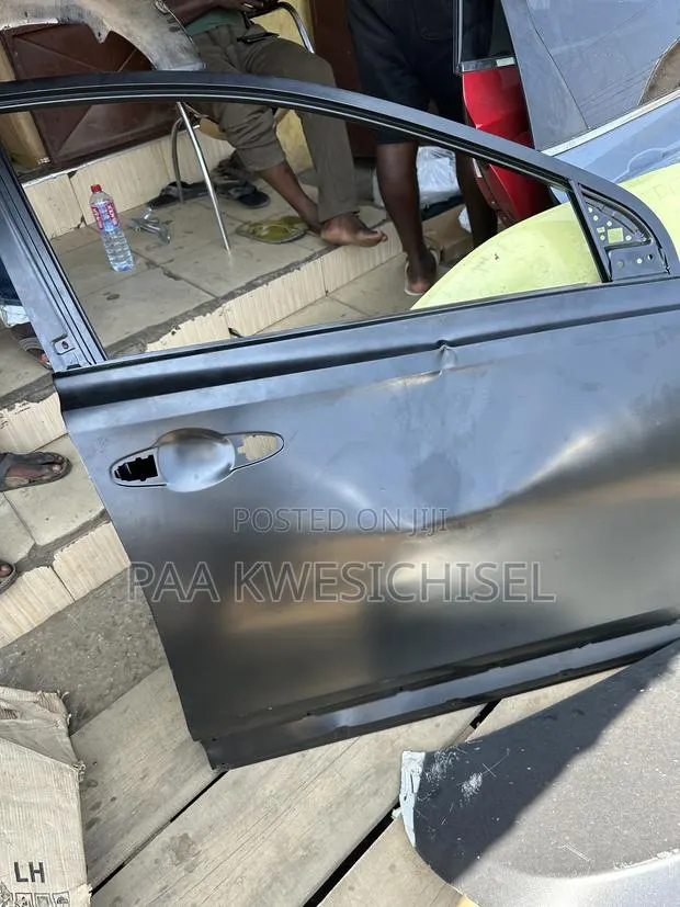 Toyota RAV4 2016 2017 Empty Boot · Photo 1
