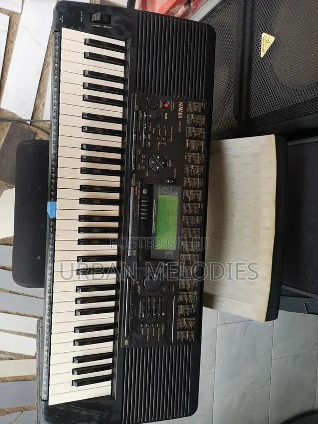 Yamaha PSR-520 Portable Electronic Keyboard · Photo 1